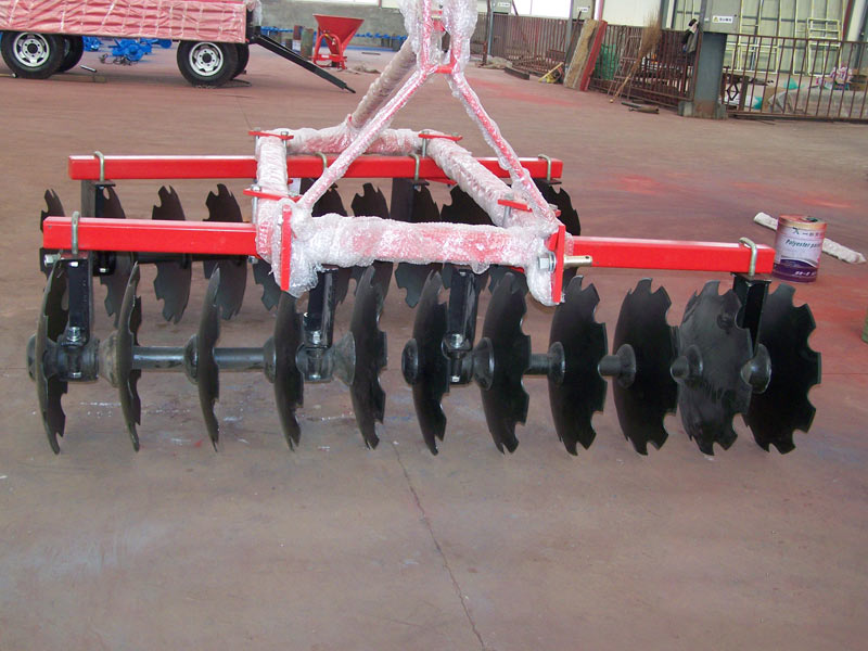 1BJX-HANGING-MEDIUM-SIZED-DISC-HARROW